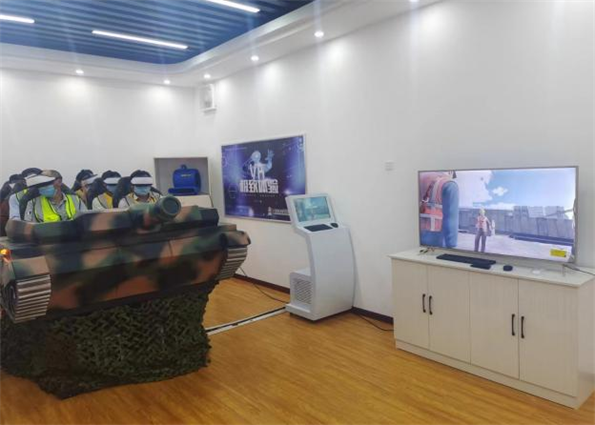 青島自貿(mào)片區(qū)?中德生態(tài)園建筑工人全員體驗(yàn)式安全教育培訓(xùn)在榮華(青島)建科“省級(jí)建筑施工安全和裝配式施工體驗(yàn)式教育基地”體驗(yàn)館內(nèi)正式啟動(dòng)(圖5) 青島自貿(mào)片區(qū)?中德生態(tài)園建筑工人全員體驗(yàn)式安全教育培訓(xùn)在榮華(青島)建科“省級(jí)建筑施工安全和裝配式施工體驗(yàn)式教育基地”體驗(yàn)館內(nèi)正式啟動(dòng)(圖5)