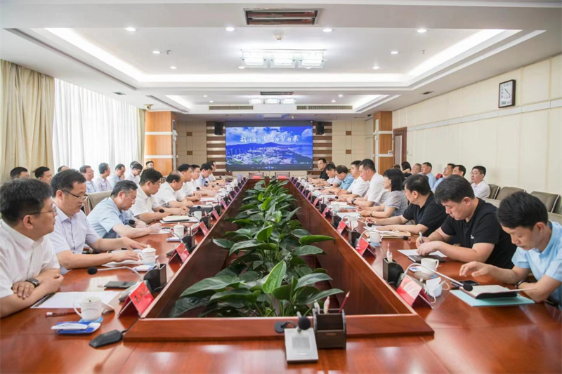 集團(tuán)領(lǐng)導(dǎo)出席萊西市人民政府與 煙臺大學(xué)合作簽約儀式(圖3)